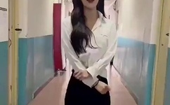 荫蒂被男人添舒服了九浅一深